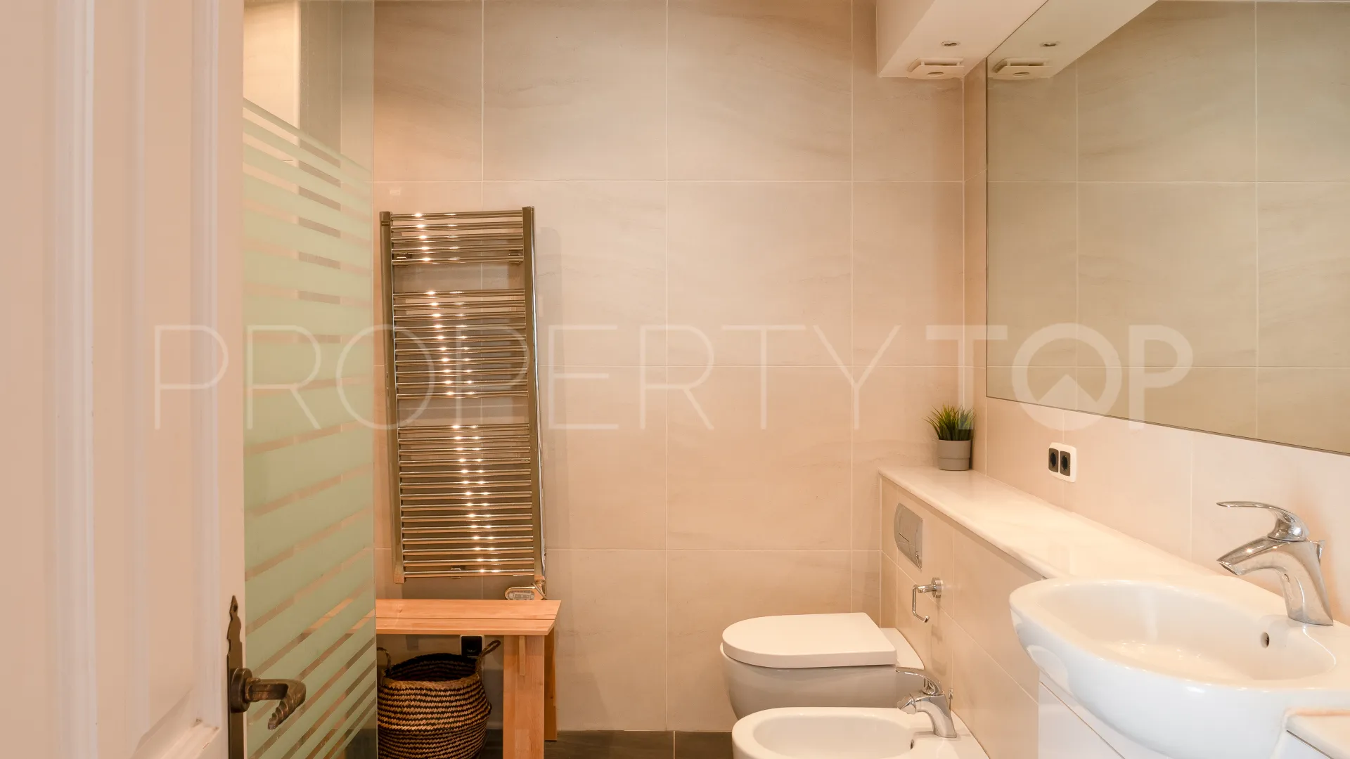 For sale La Heredia town house with 4 bedrooms