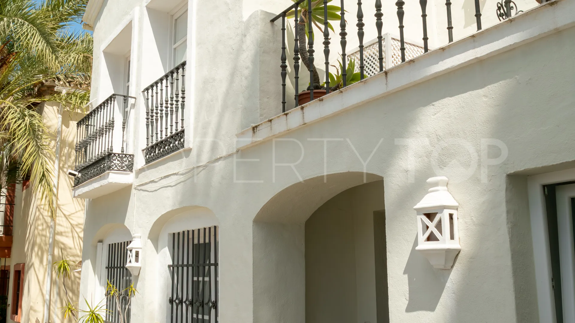 For sale La Heredia town house with 4 bedrooms