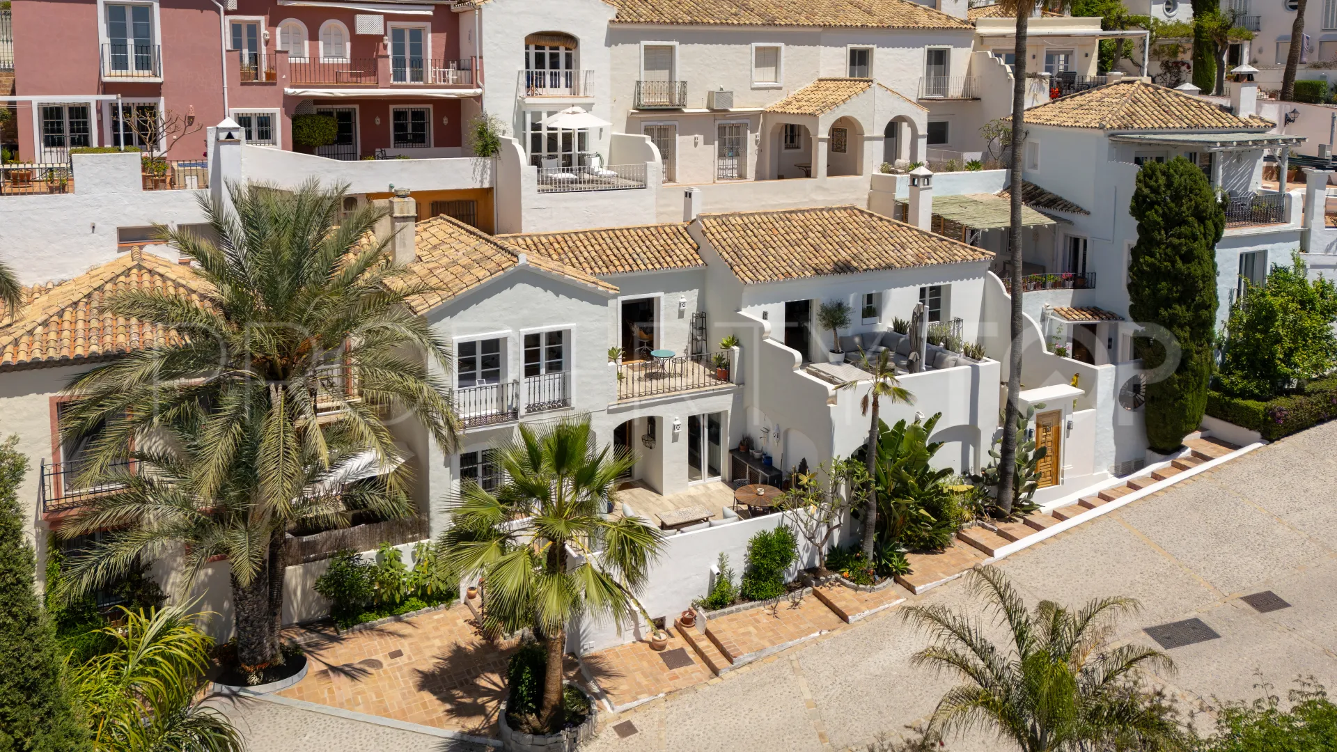 For sale La Heredia town house with 4 bedrooms