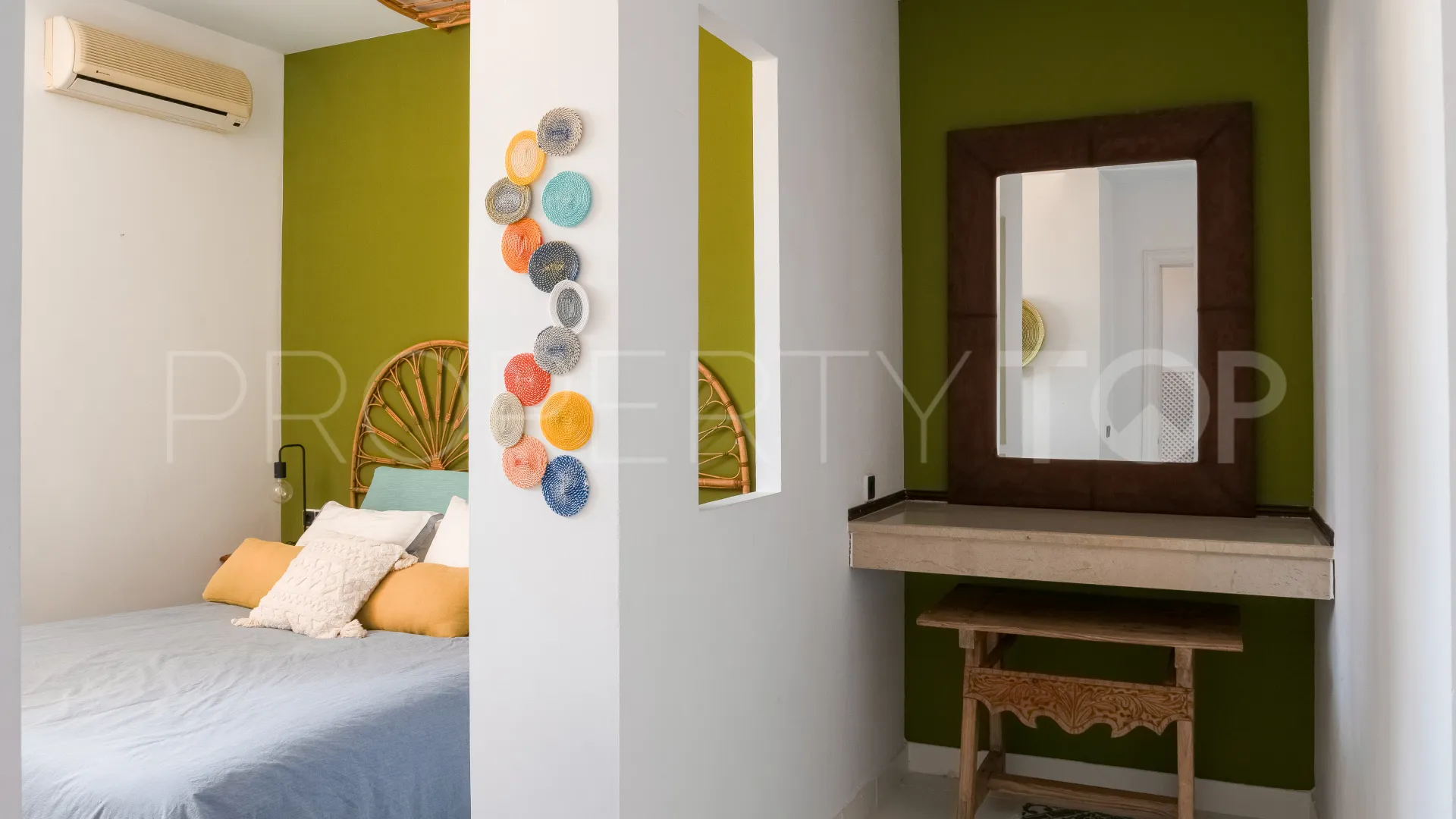 For sale La Heredia town house with 4 bedrooms