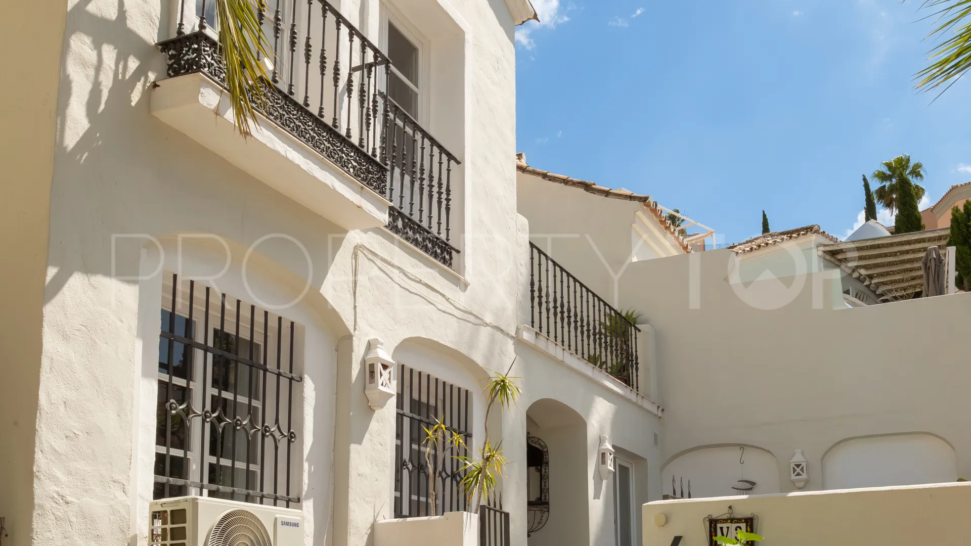 For sale La Heredia town house with 4 bedrooms