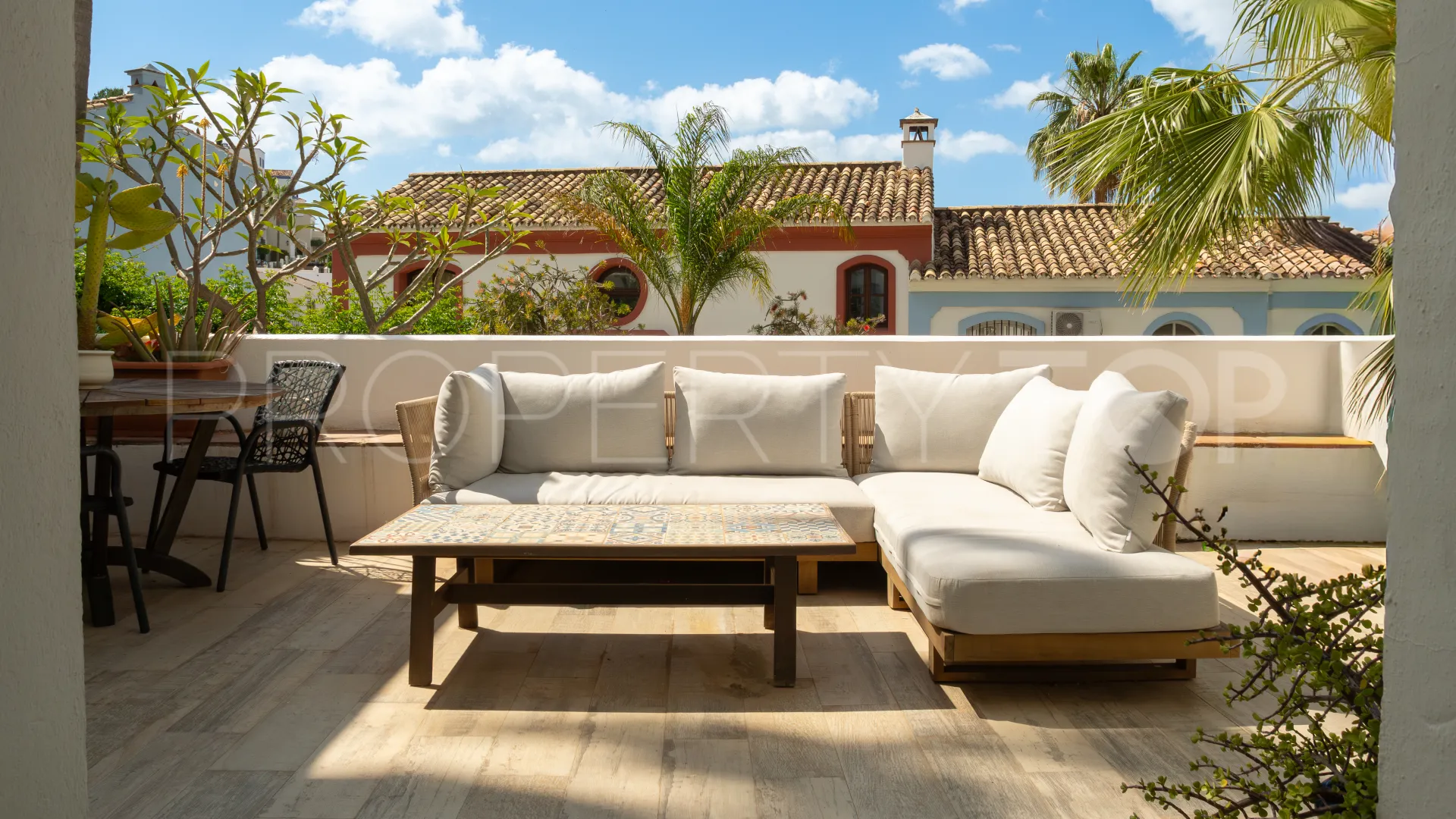 For sale La Heredia town house with 4 bedrooms