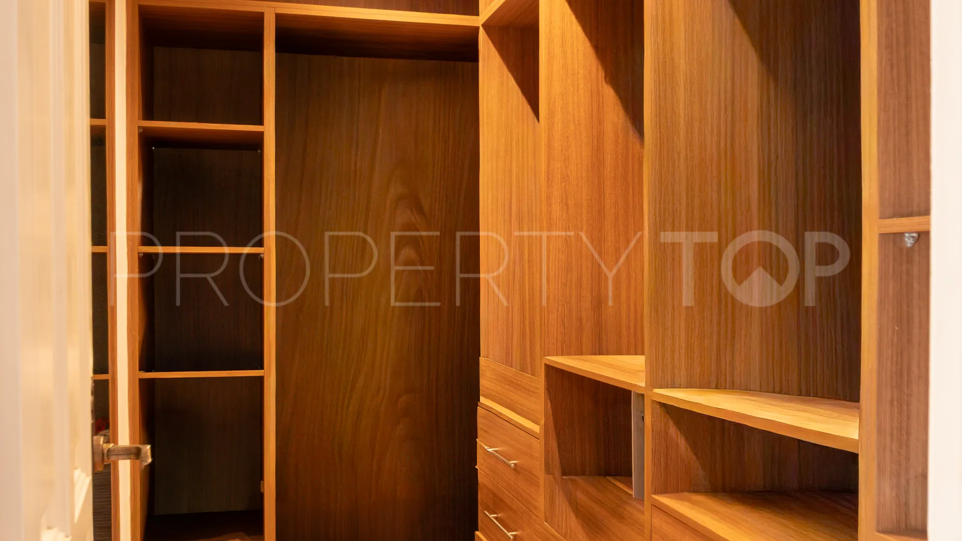 For sale La Heredia town house with 4 bedrooms