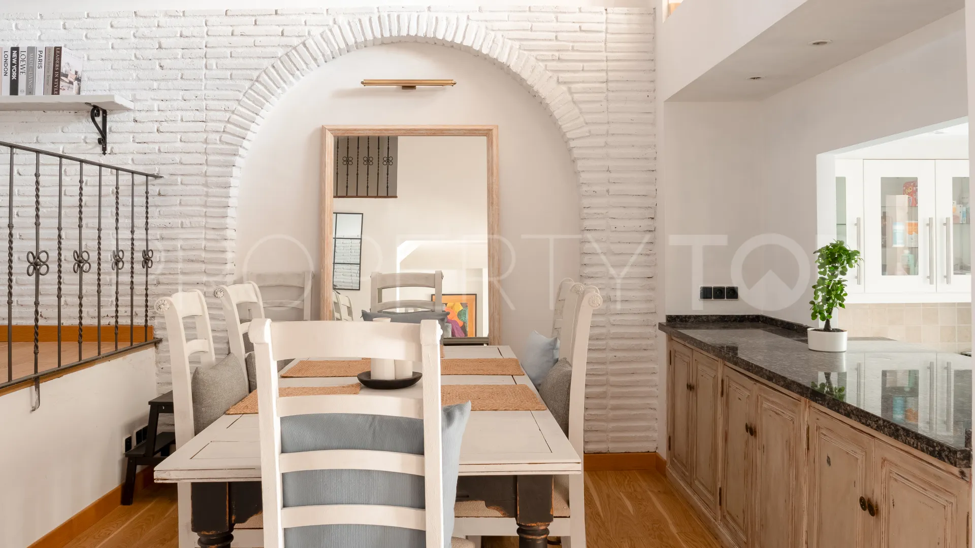 For sale La Heredia town house with 4 bedrooms