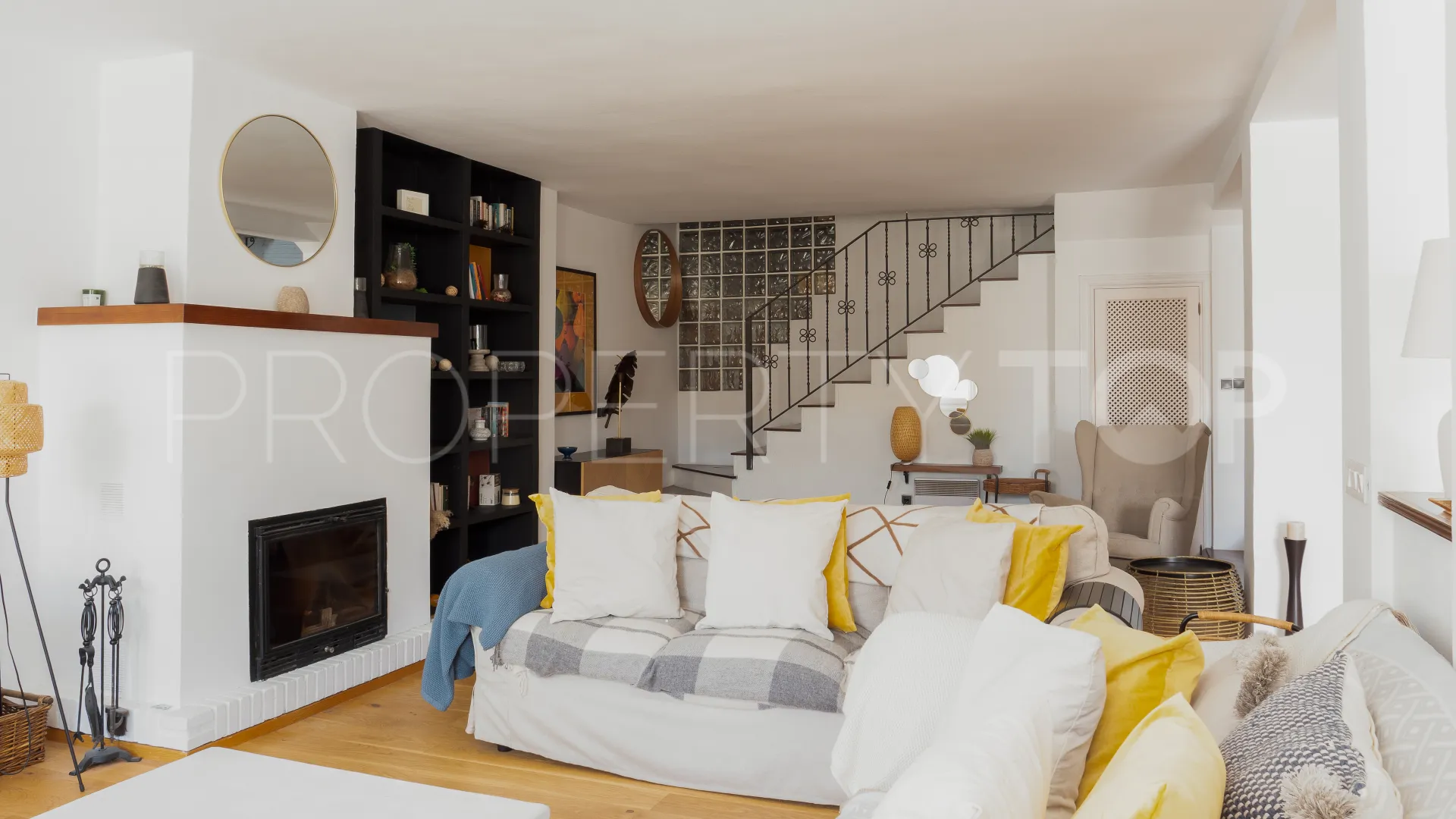 For sale La Heredia town house with 4 bedrooms