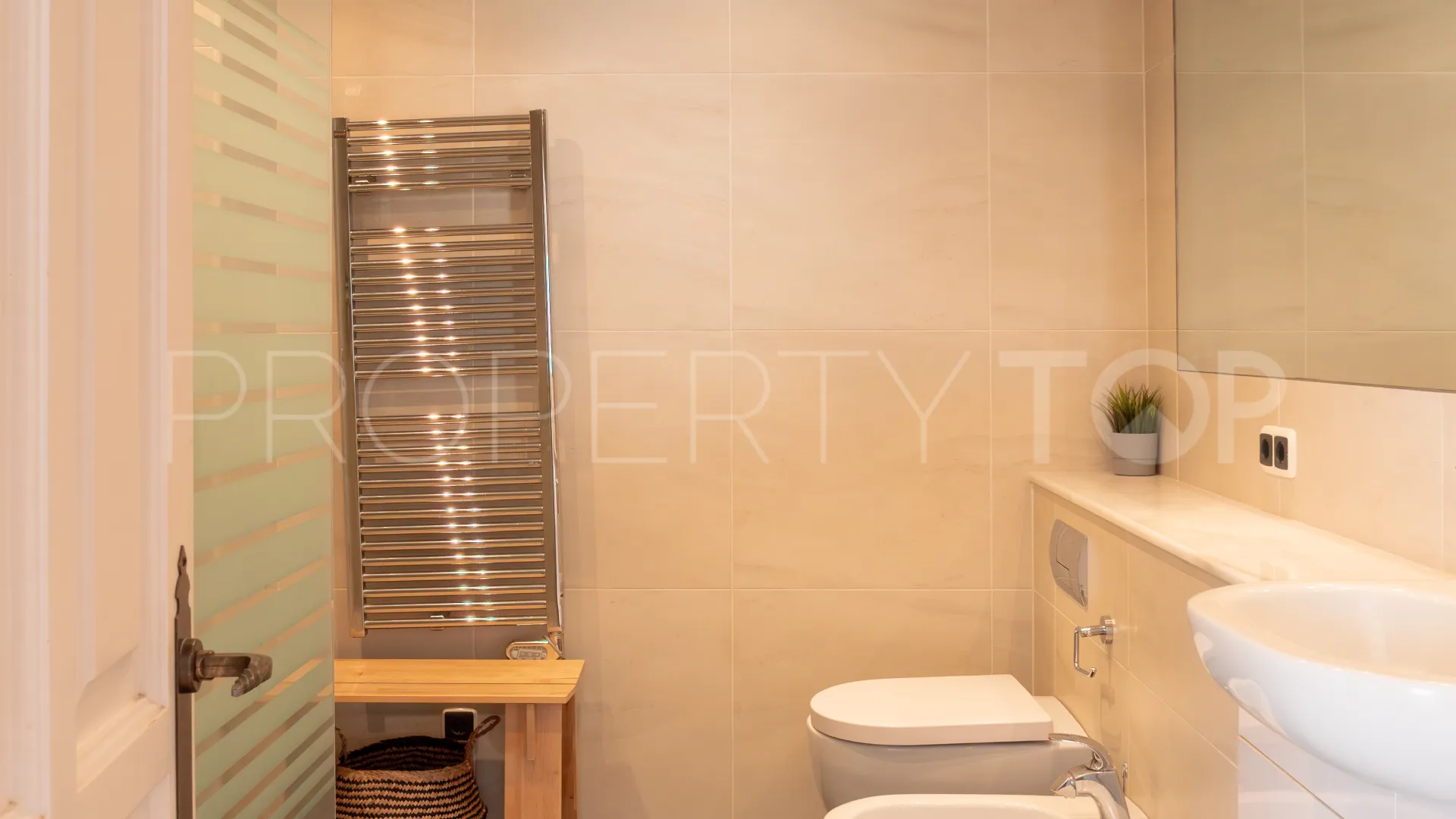 For sale La Heredia town house with 4 bedrooms