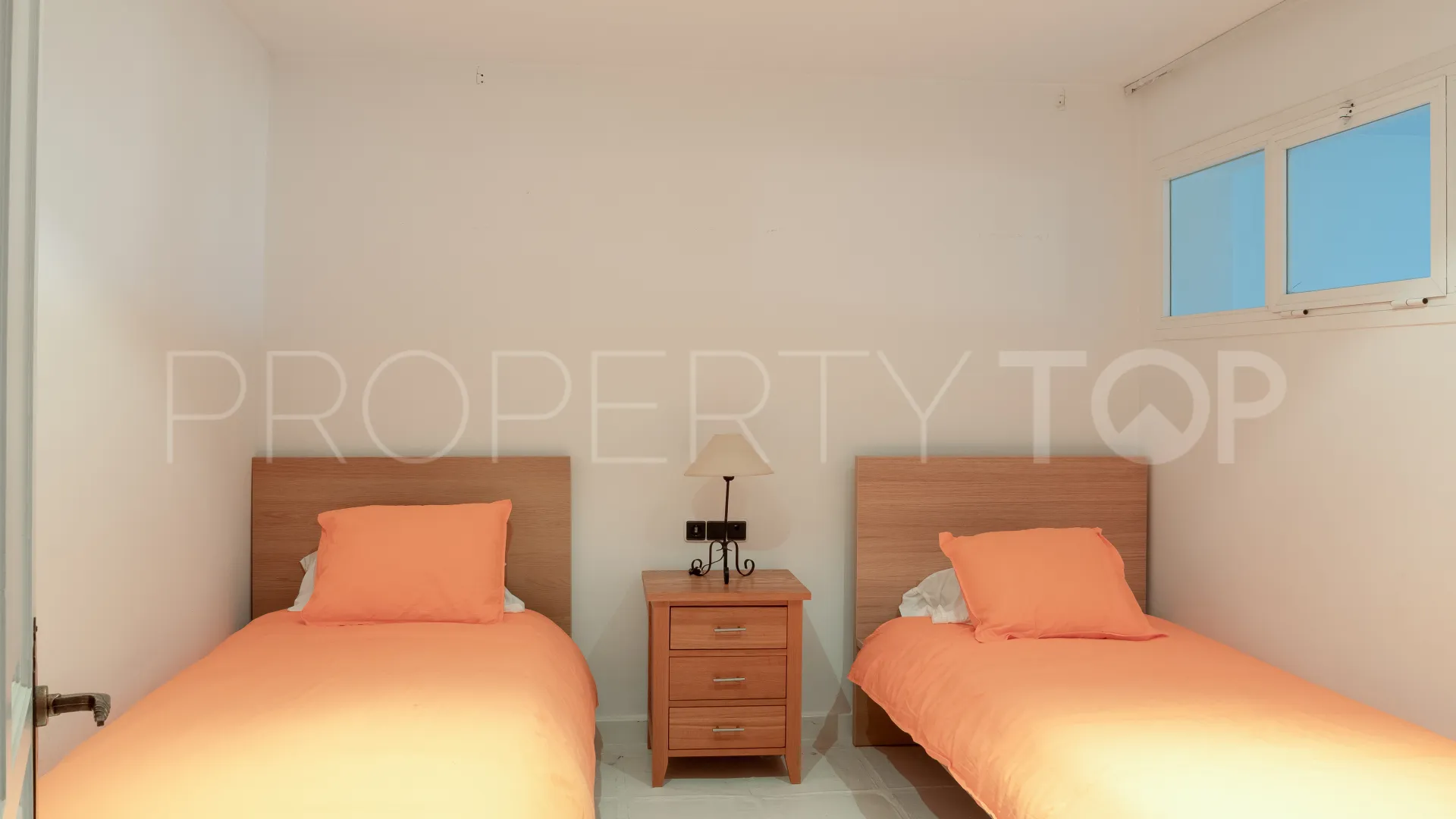 For sale La Heredia town house with 4 bedrooms