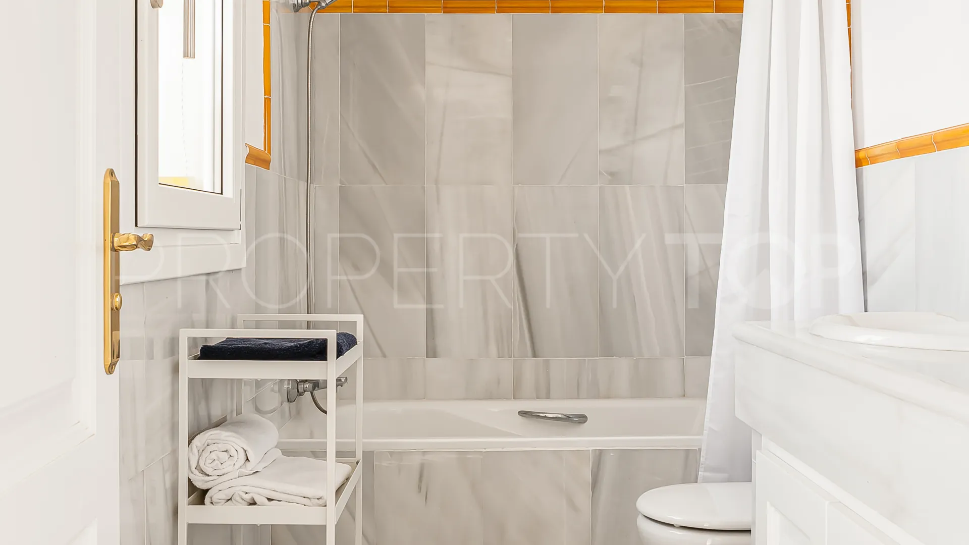 Buy town house with 3 bedrooms in La Heredia