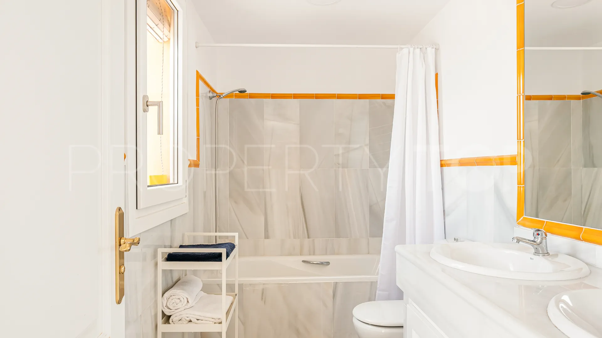 Buy town house with 3 bedrooms in La Heredia