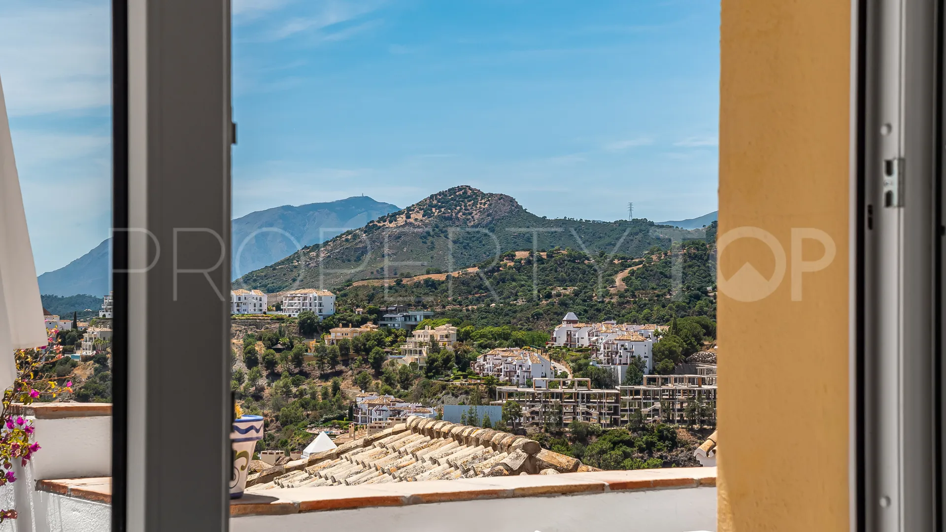 Buy town house with 3 bedrooms in La Heredia