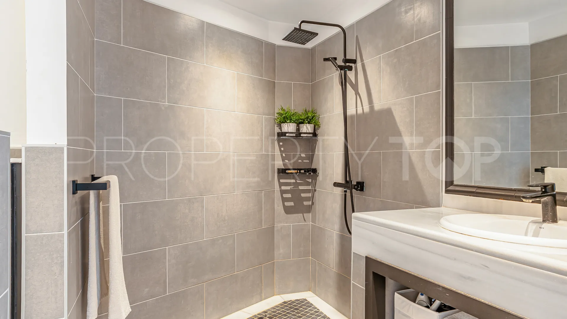 Buy town house with 3 bedrooms in La Heredia