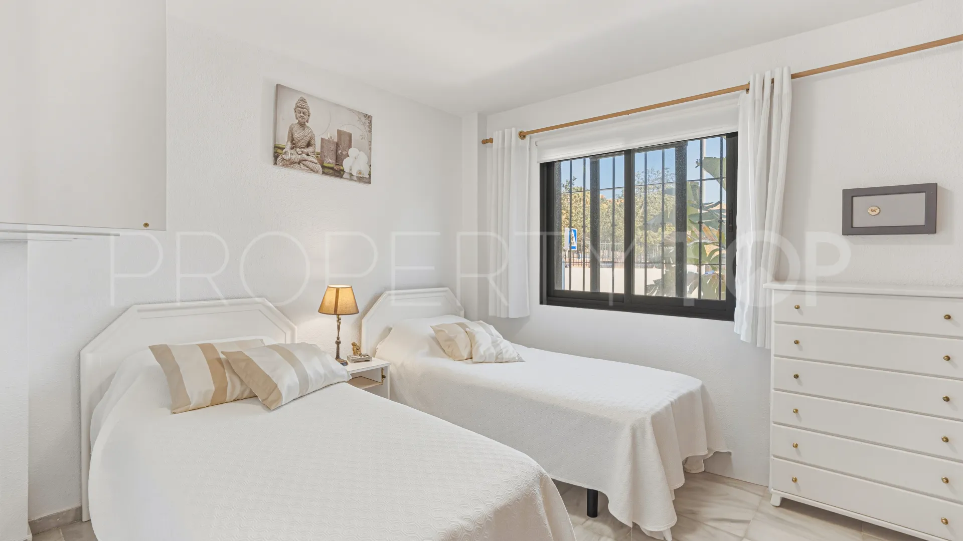 For sale ground floor apartment in Benalmadena Costa