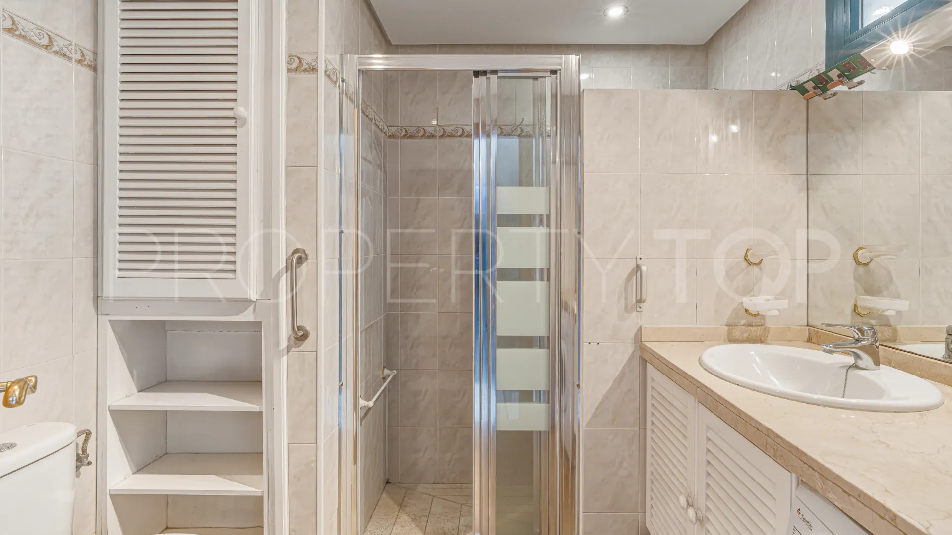 For sale ground floor apartment in Benalmadena Costa
