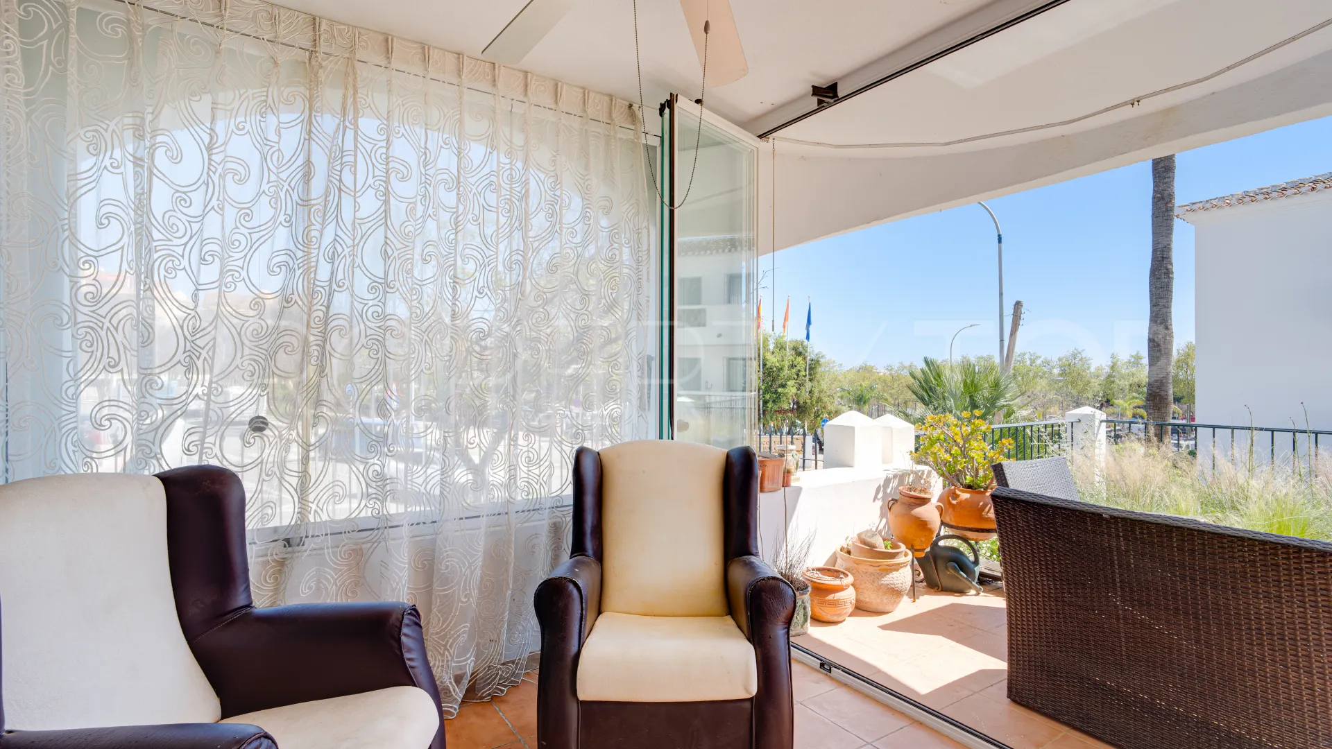 For sale ground floor apartment in Benalmadena Costa