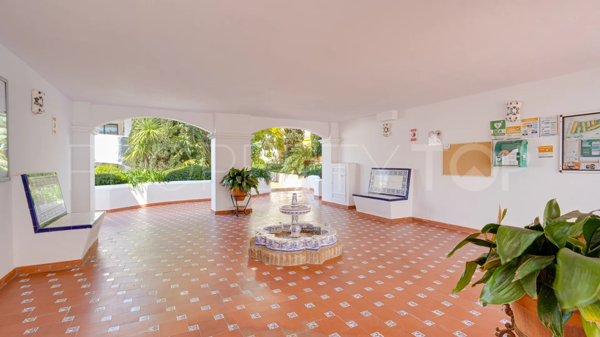 For sale ground floor apartment in Benalmadena Costa