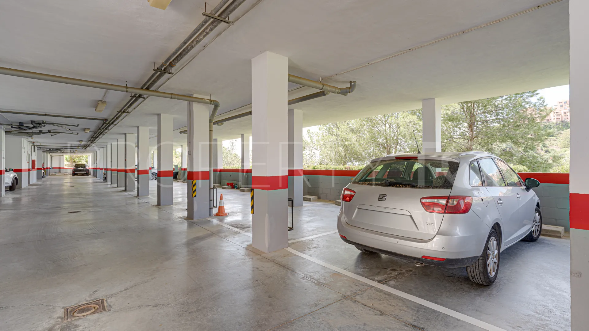 Ático en venta en Calahonda con 3 dormitorios