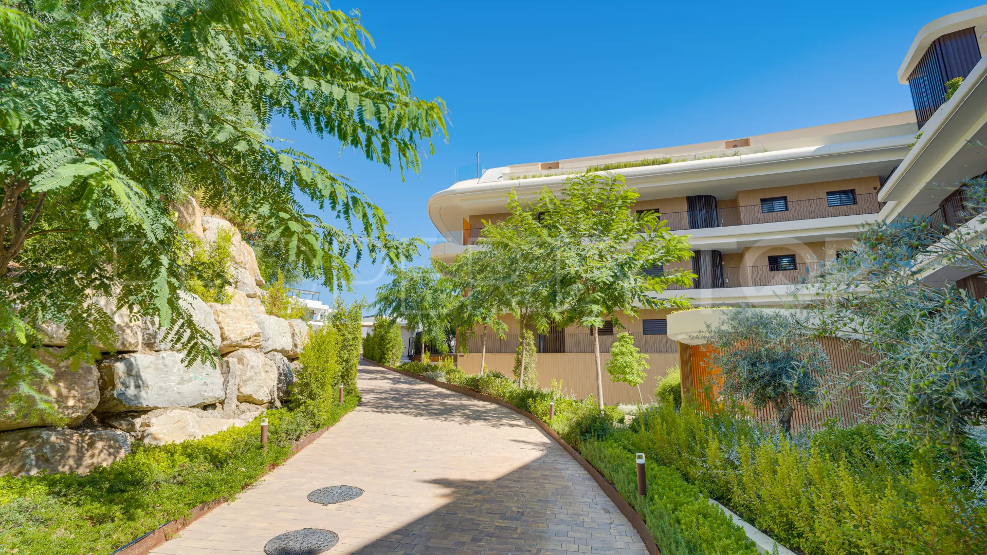 El Higueron ground floor apartment for sale