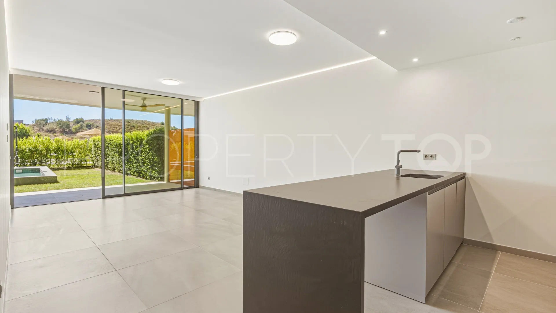 El Higueron ground floor apartment for sale