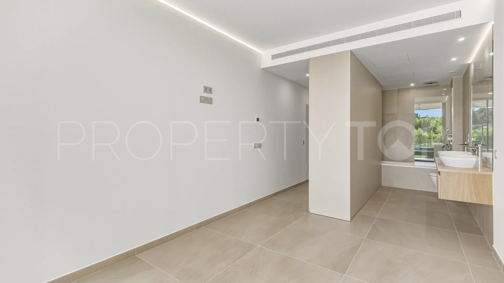 El Higueron ground floor apartment for sale