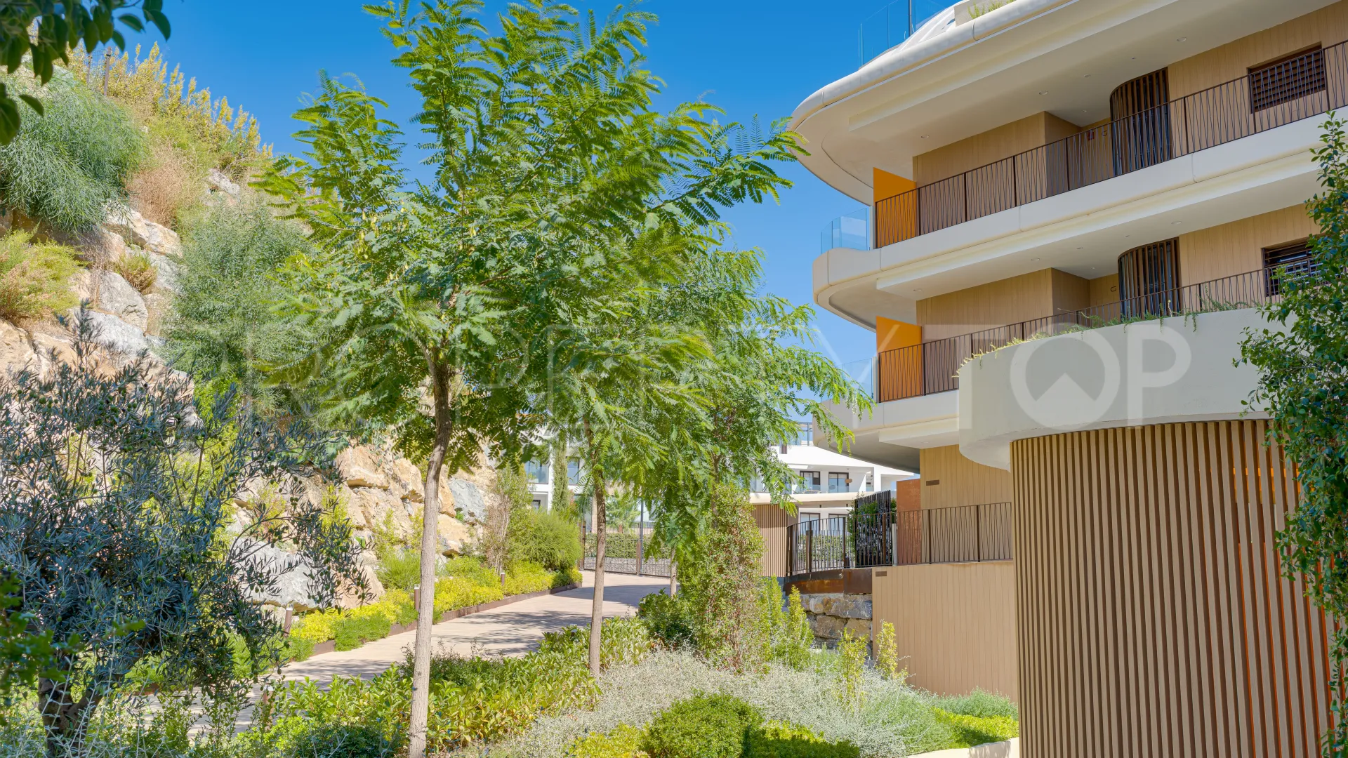 El Higueron ground floor apartment for sale