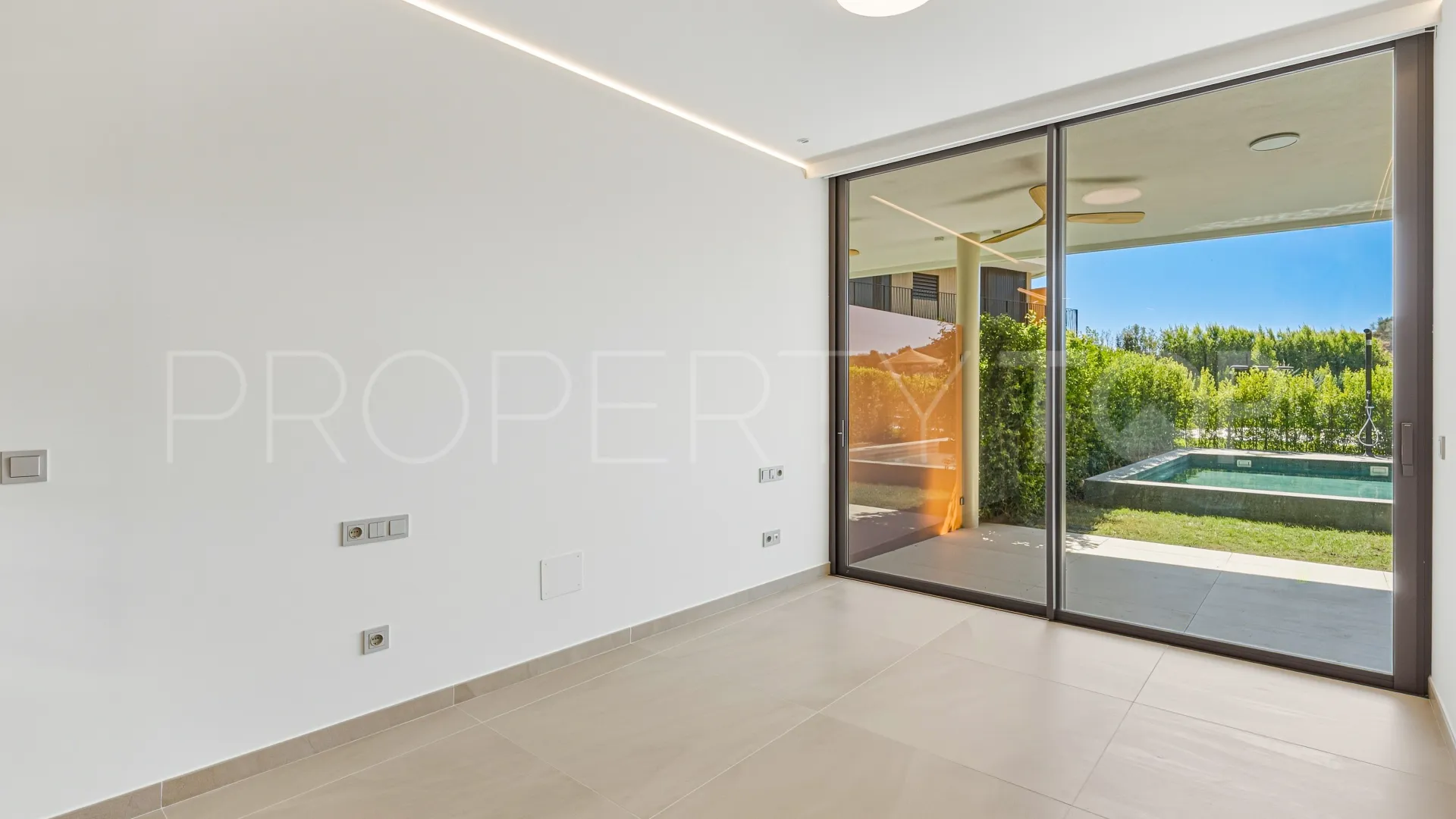 El Higueron ground floor apartment for sale