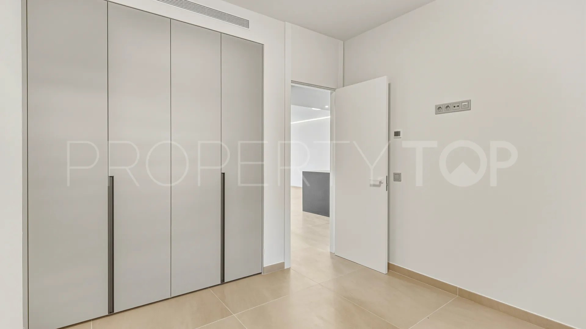 El Higueron ground floor apartment for sale