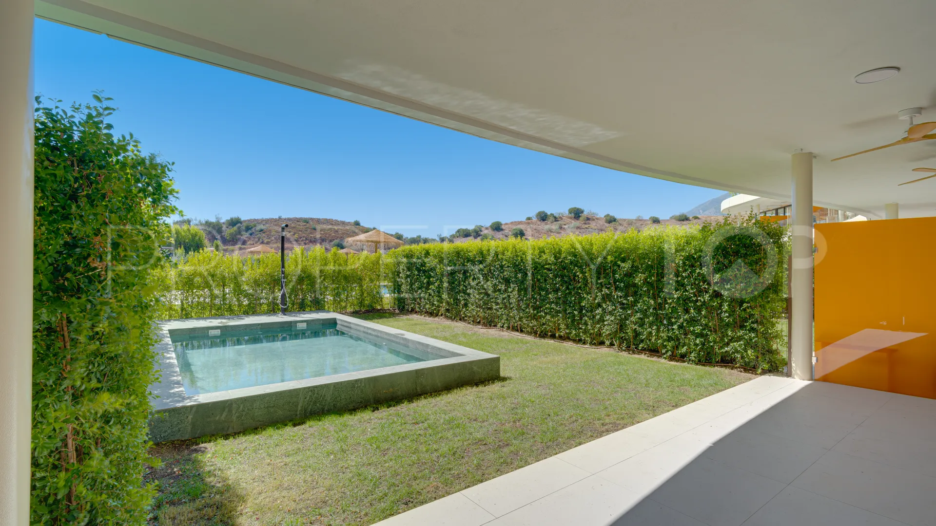 El Higueron ground floor apartment for sale