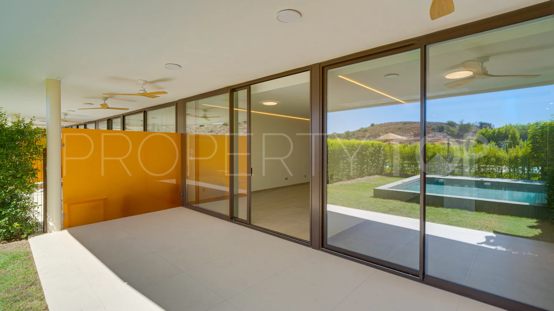El Higueron ground floor apartment for sale