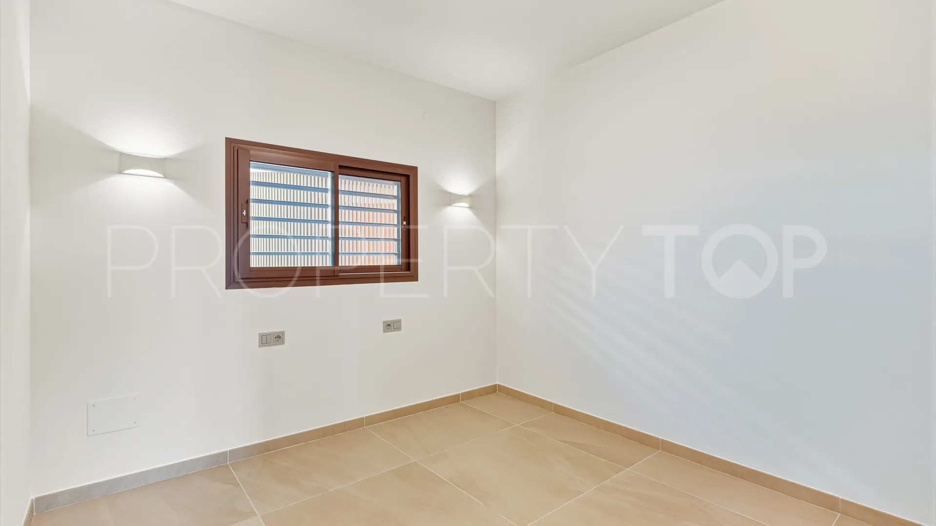 El Higueron ground floor apartment for sale