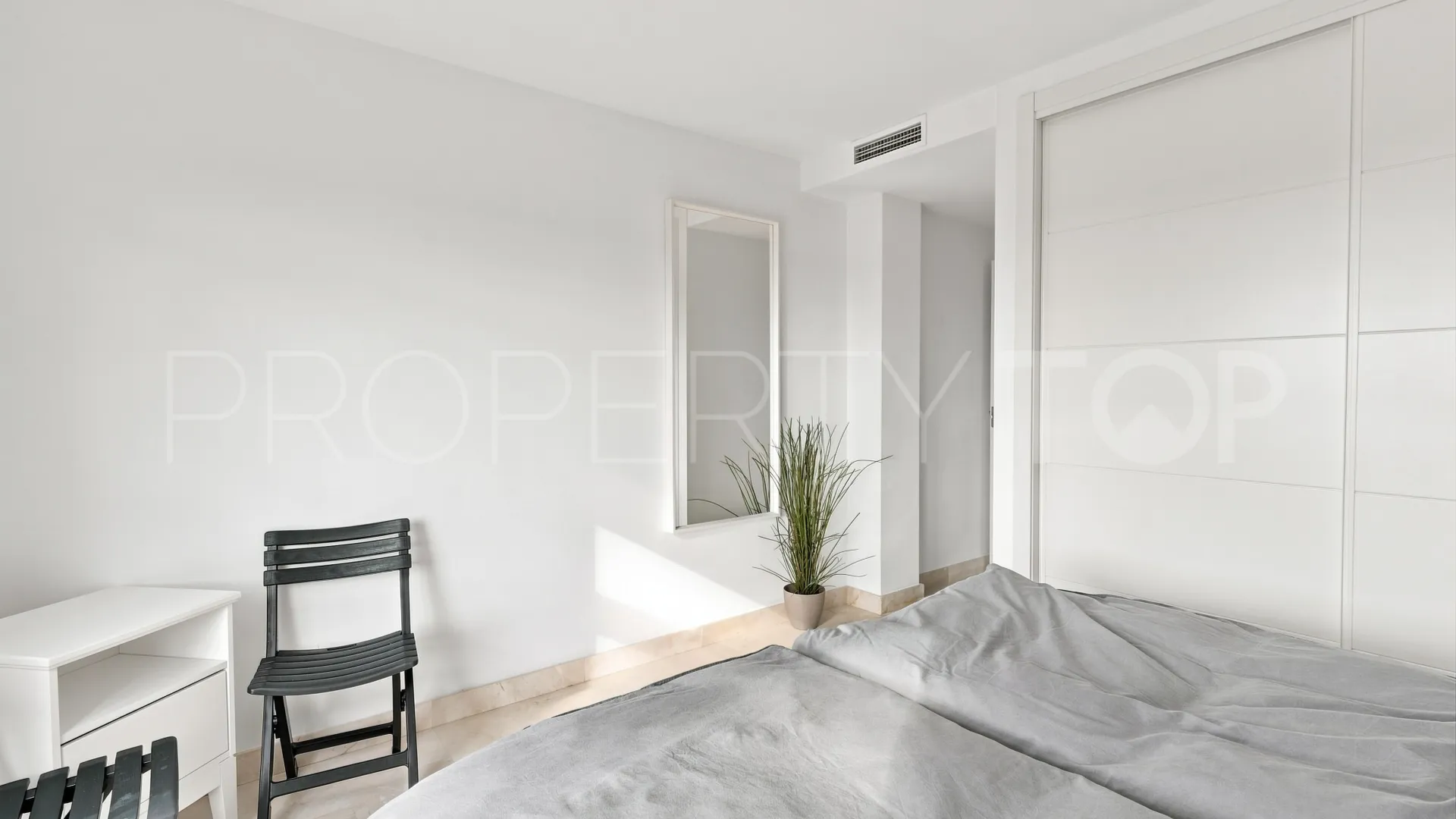 Se vende apartamento en Casares Playa