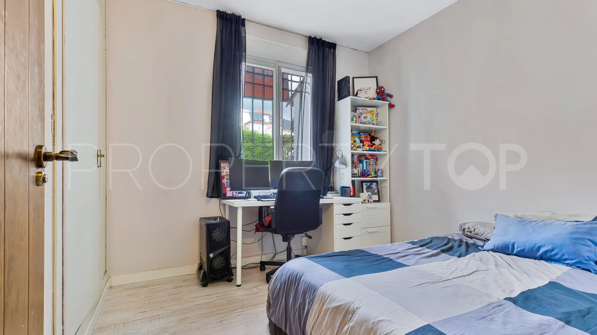 Ground floor apartment for sale in Nagüeles with 4 bedrooms