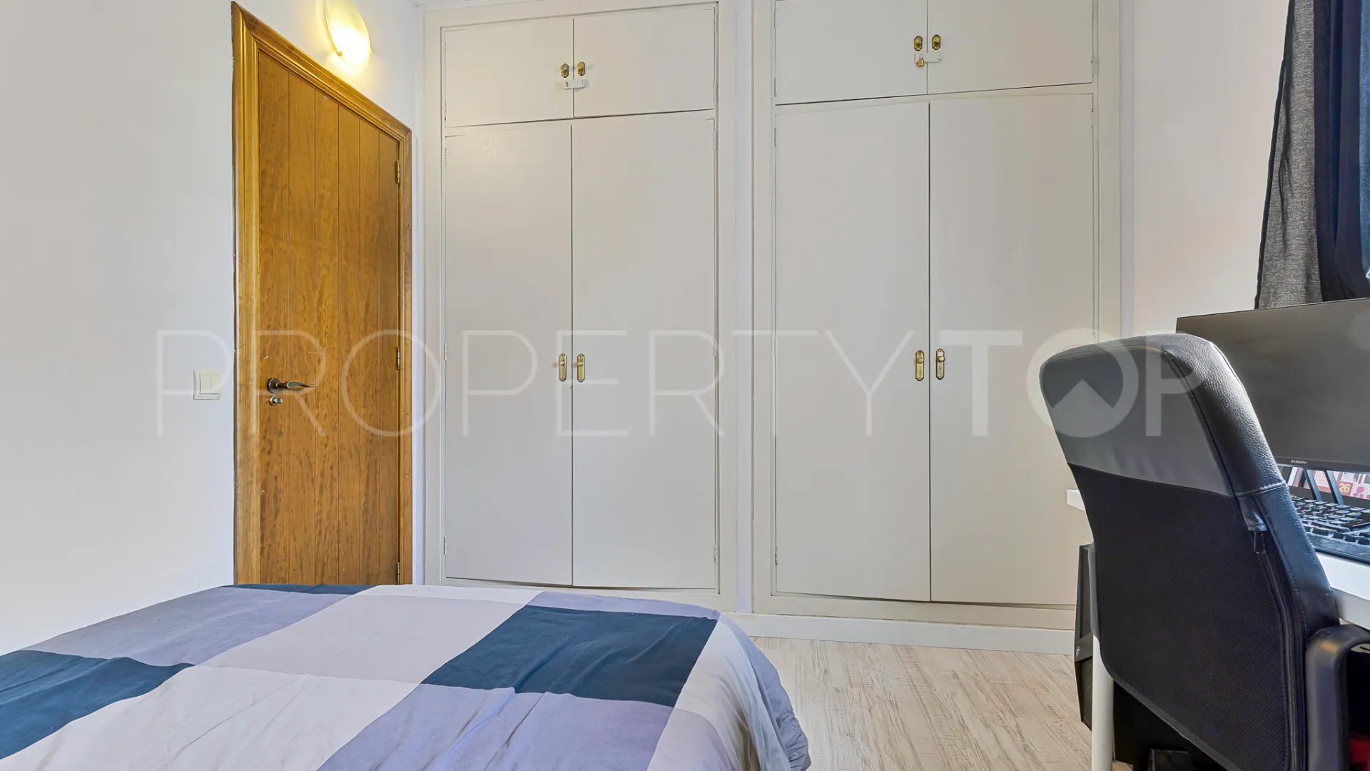 Ground floor apartment for sale in Nagüeles with 4 bedrooms