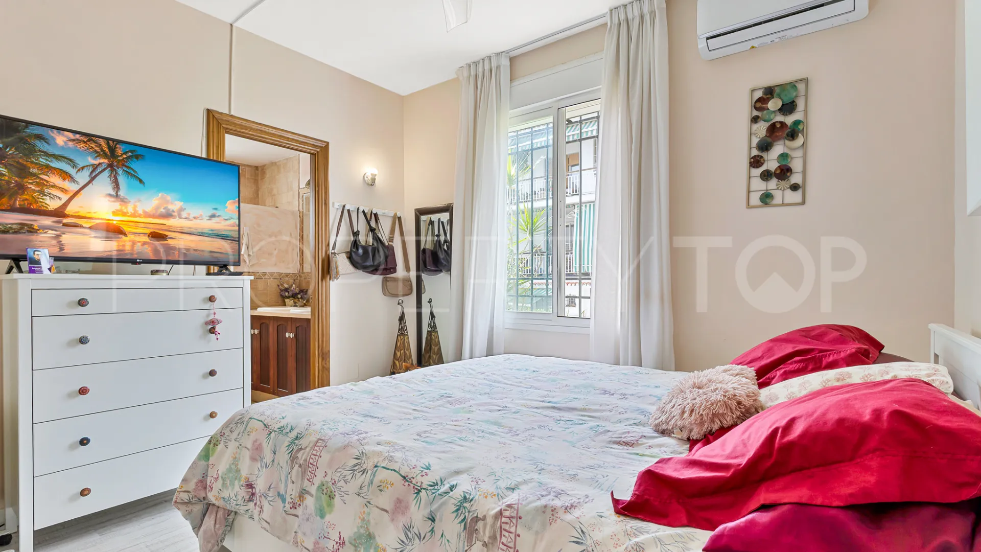 Ground floor apartment for sale in Nagüeles with 4 bedrooms