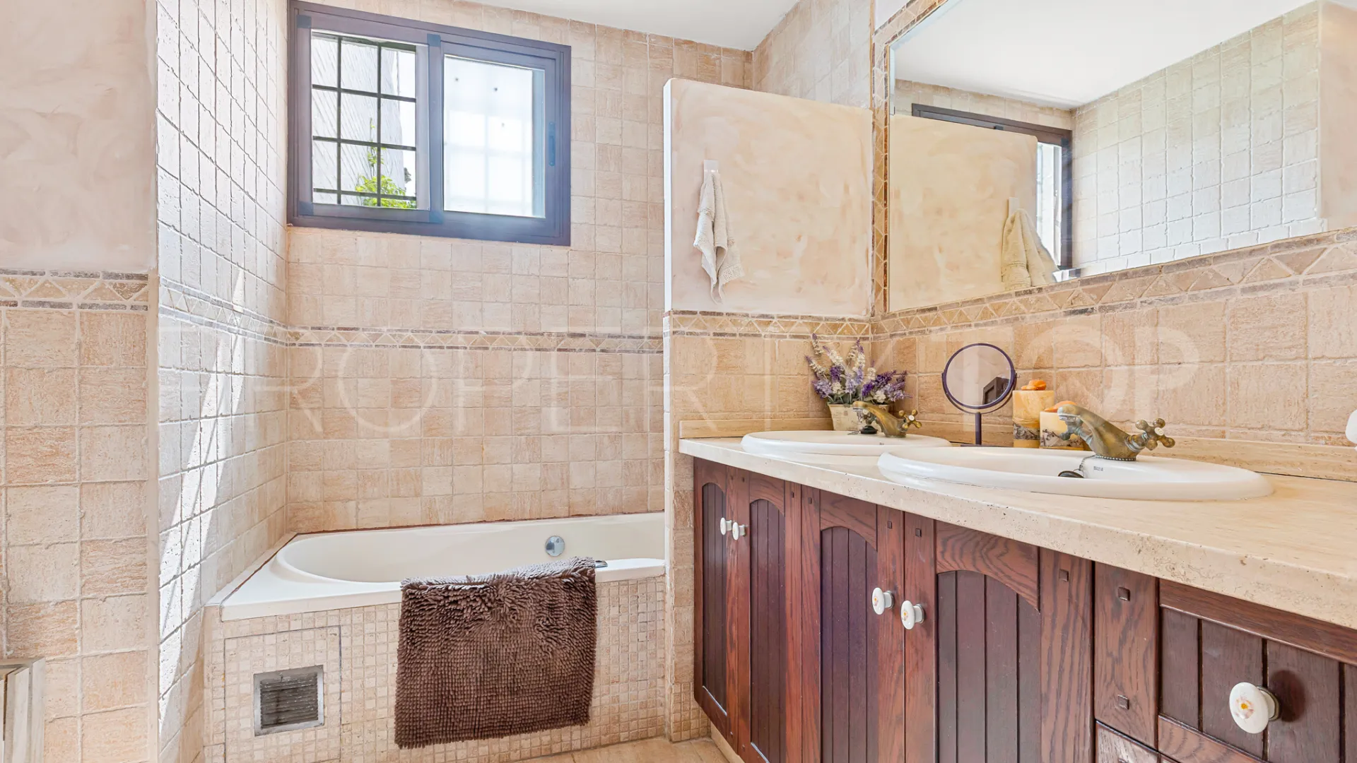 Ground floor apartment for sale in Nagüeles with 4 bedrooms