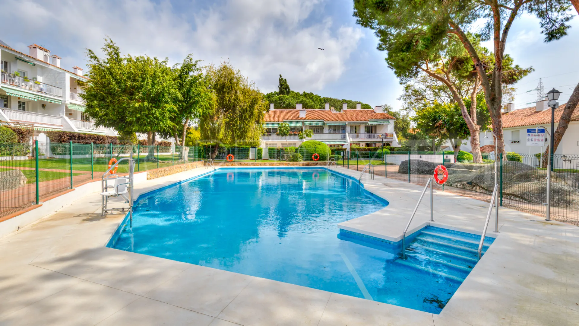Ground floor apartment for sale in Nagüeles with 4 bedrooms