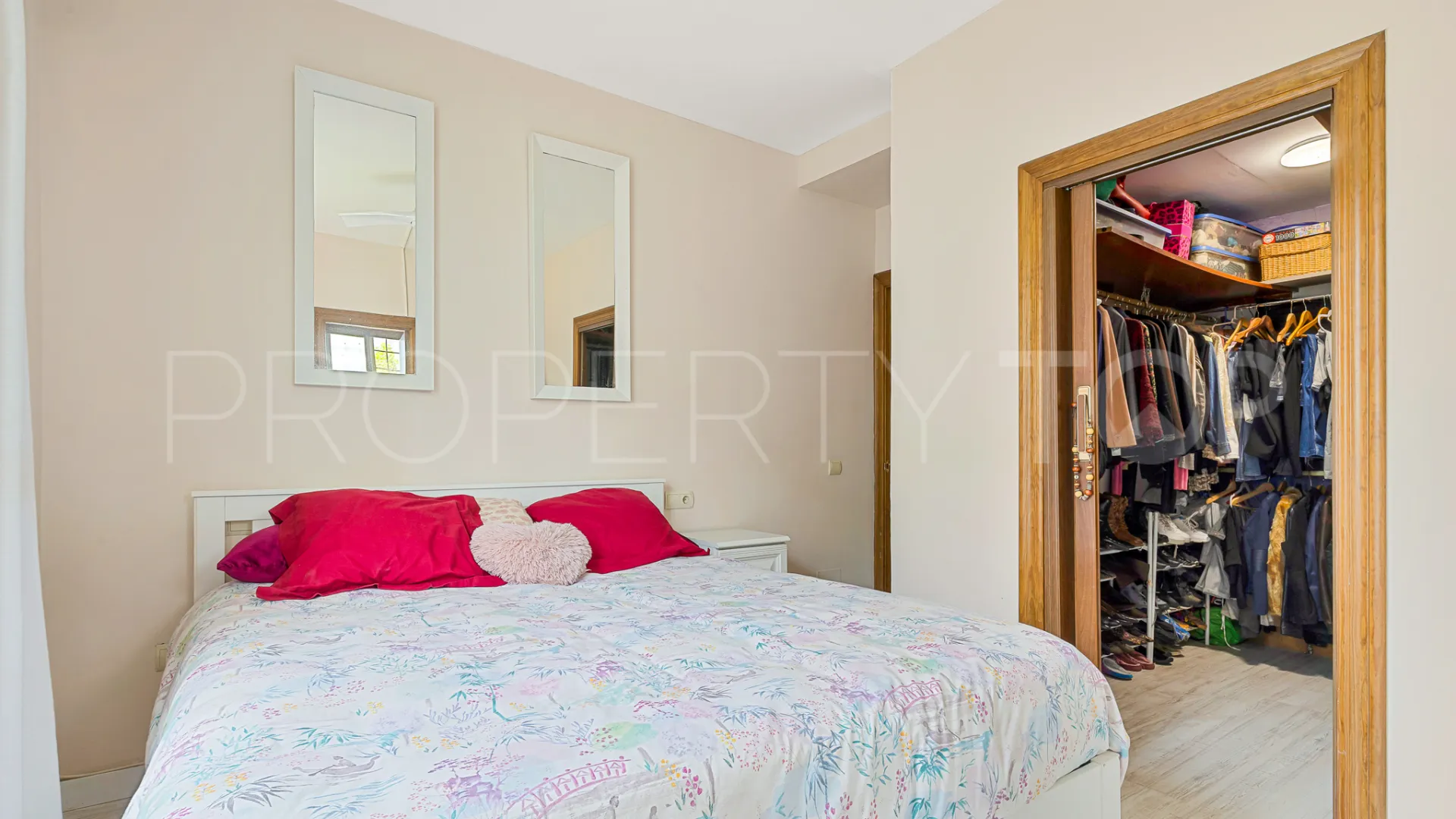 Ground floor apartment for sale in Nagüeles with 4 bedrooms