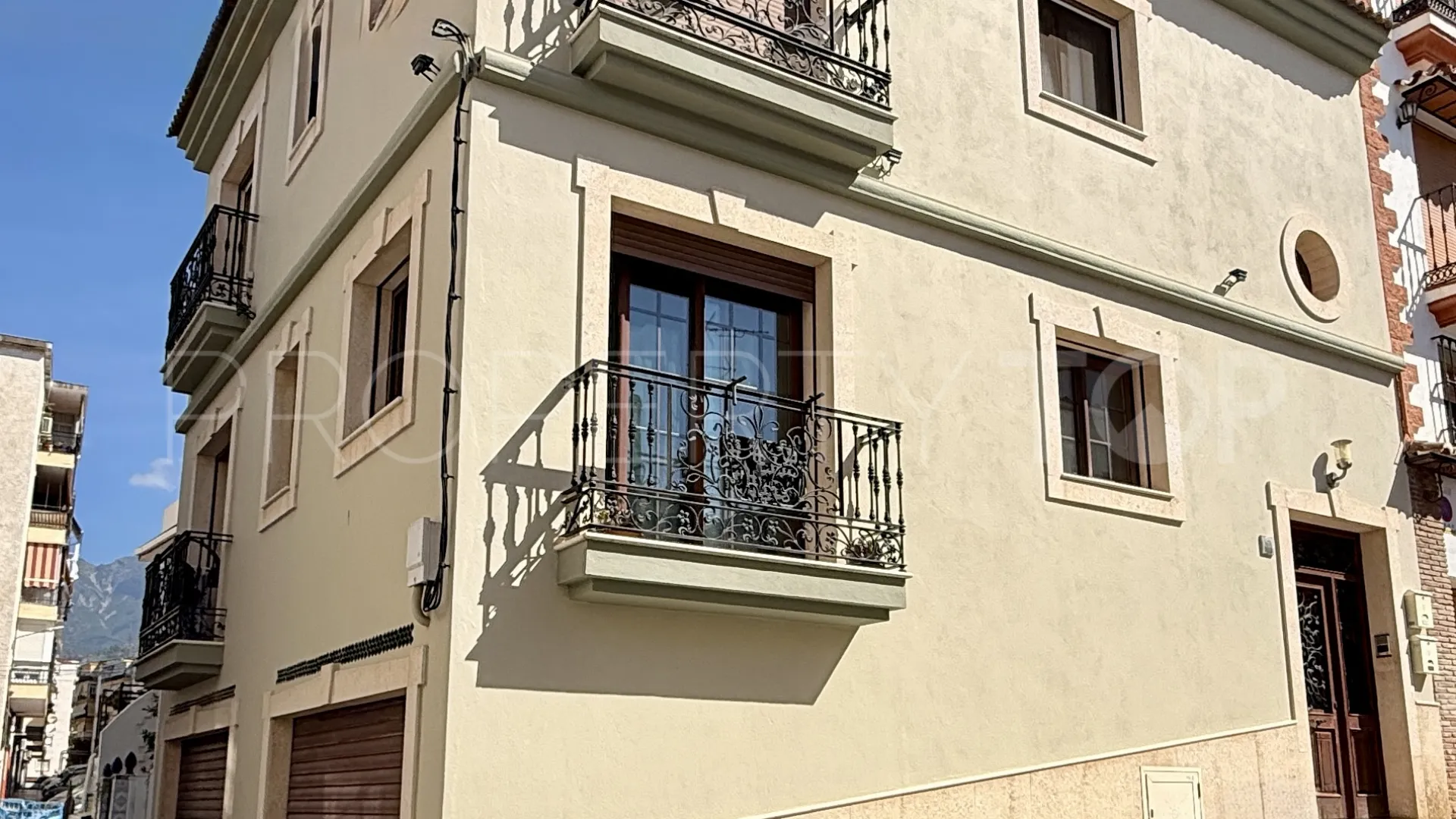 Apartment for sale in Marbella Centro with 2 bedrooms