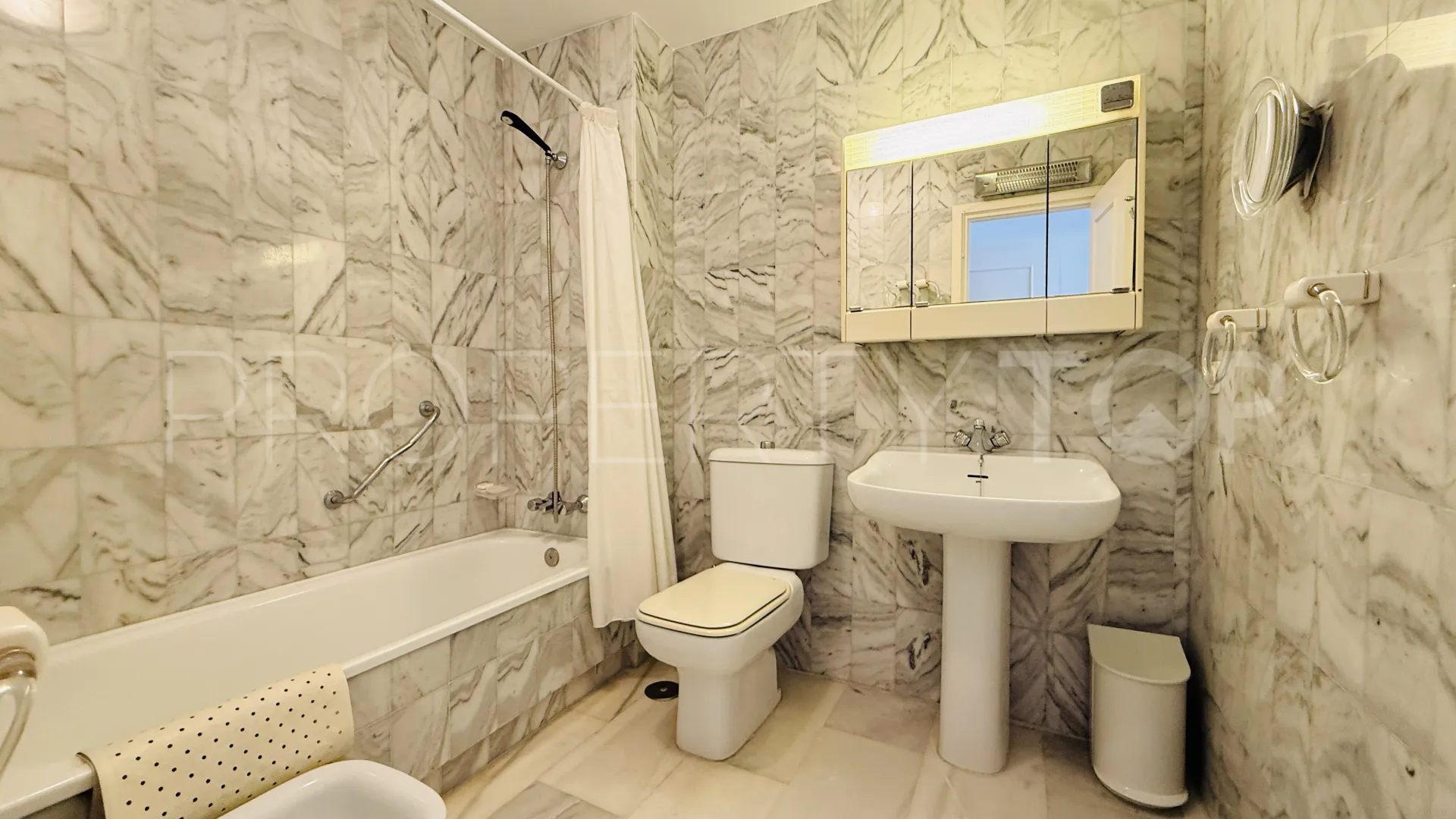 Apartment for sale in Marbella Golden Mile
