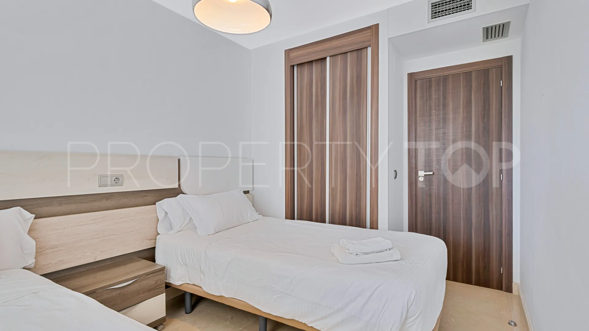 For sale 3 bedrooms apartment in San Pedro Playa