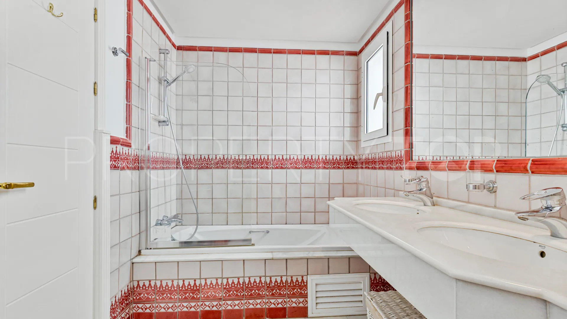 For sale 2 bedrooms ground floor apartment in San Pedro Playa