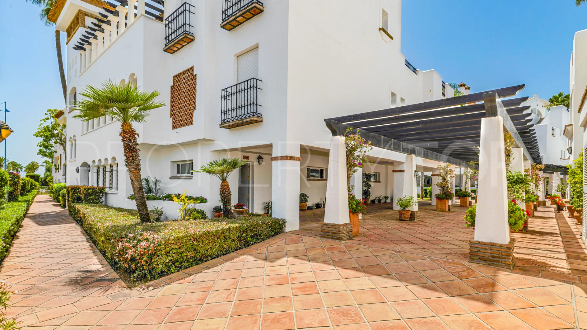 For sale 2 bedrooms ground floor apartment in San Pedro Playa
