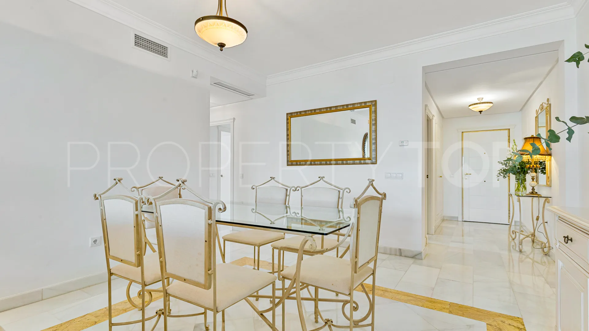 For sale 2 bedrooms ground floor apartment in San Pedro Playa
