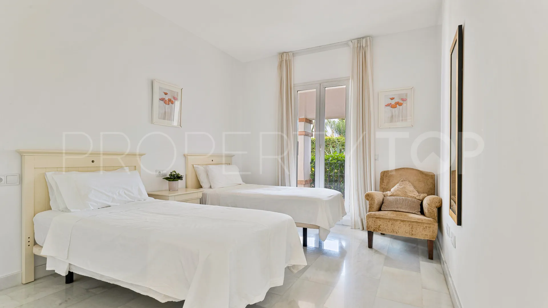 For sale 2 bedrooms ground floor apartment in San Pedro Playa