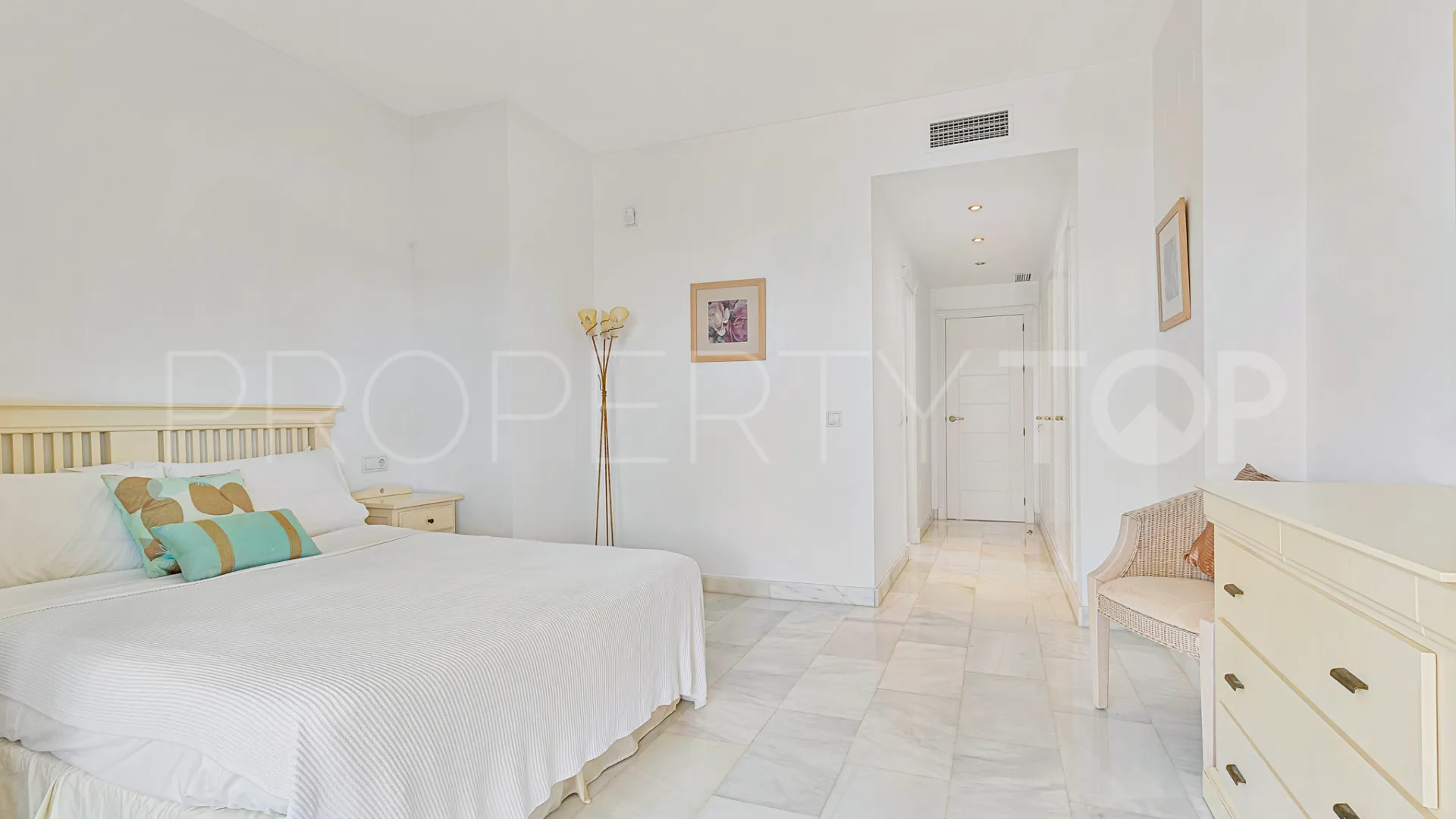 For sale 2 bedrooms ground floor apartment in San Pedro Playa