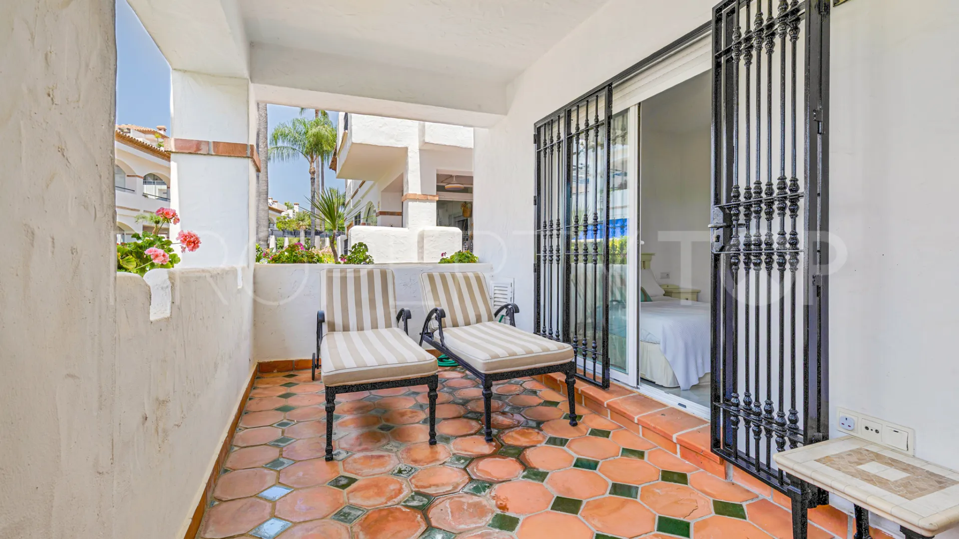 For sale 2 bedrooms ground floor apartment in San Pedro Playa