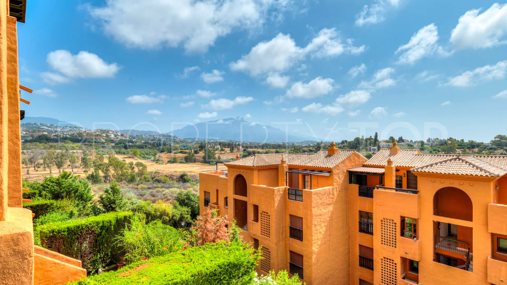 For sale Benahavis apartment with 2 bedrooms