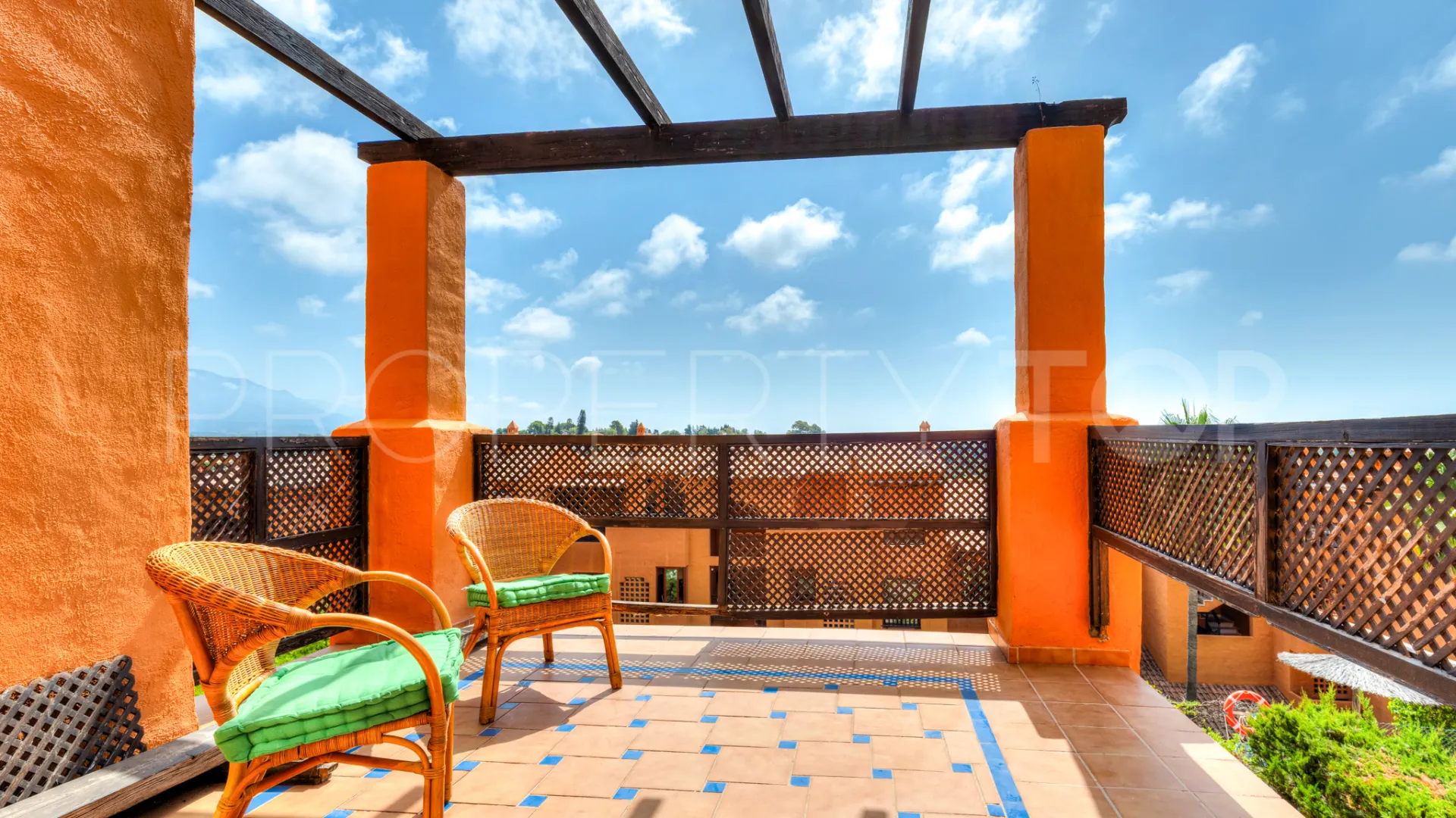 For sale Benahavis apartment with 2 bedrooms