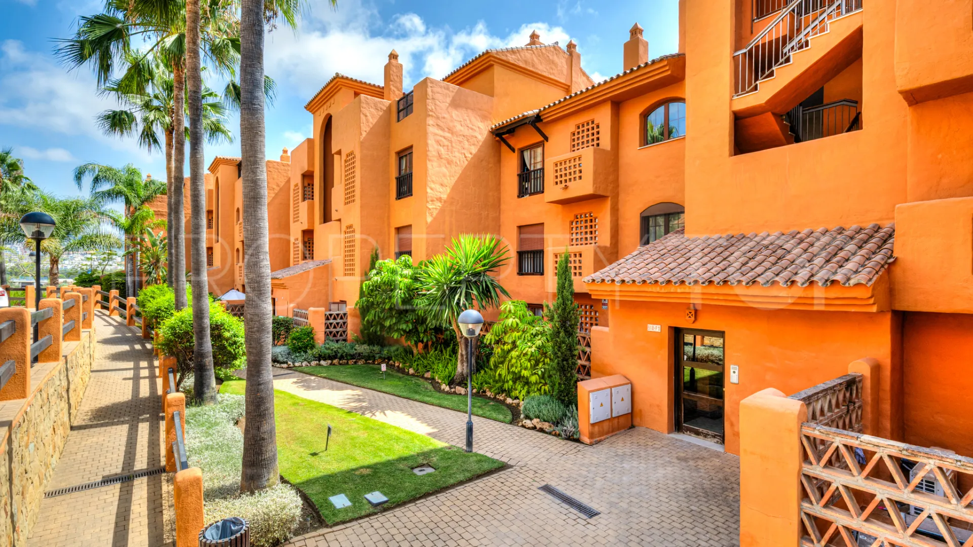 For sale Benahavis apartment with 2 bedrooms