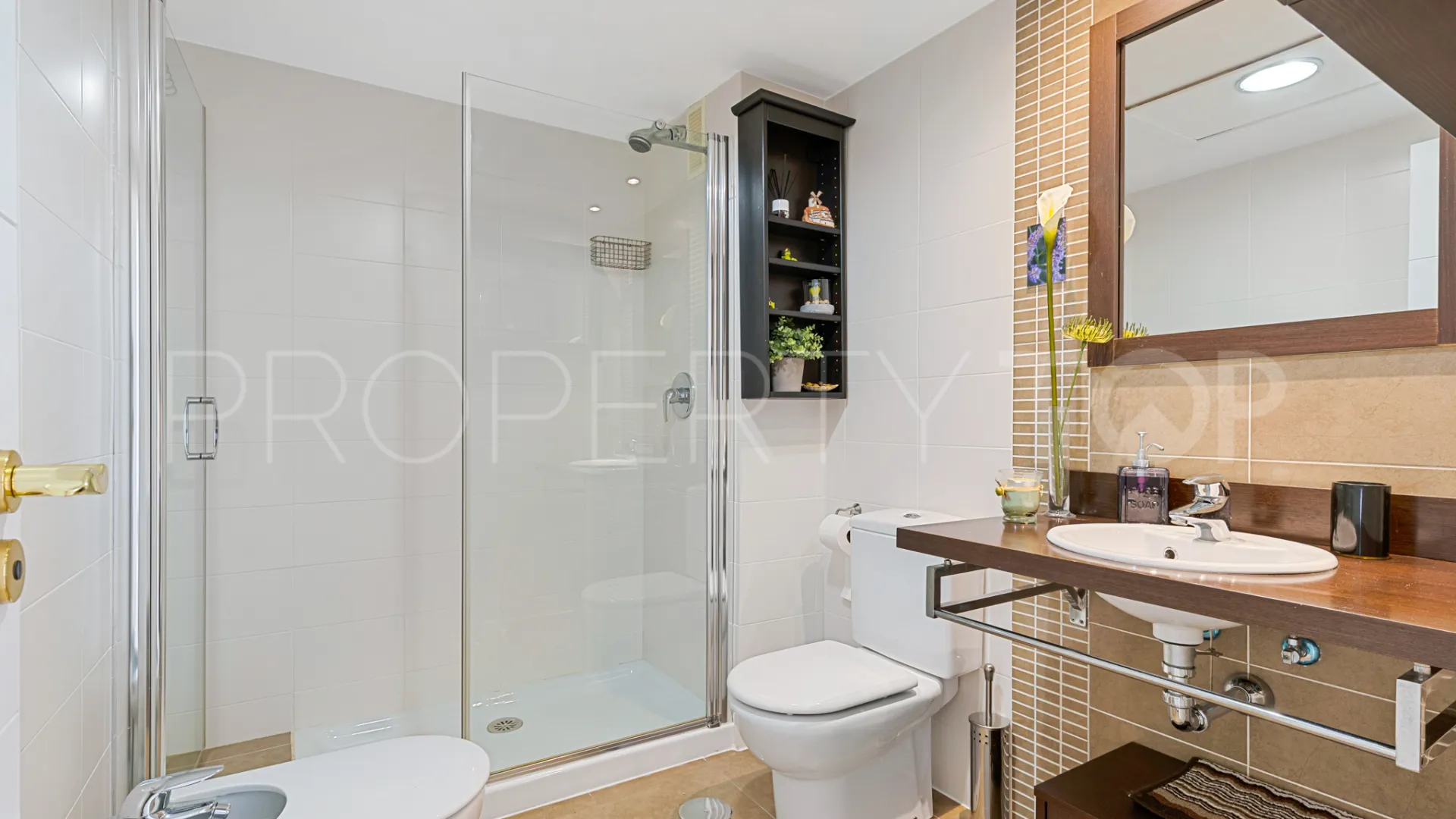 For sale Benahavis apartment with 2 bedrooms