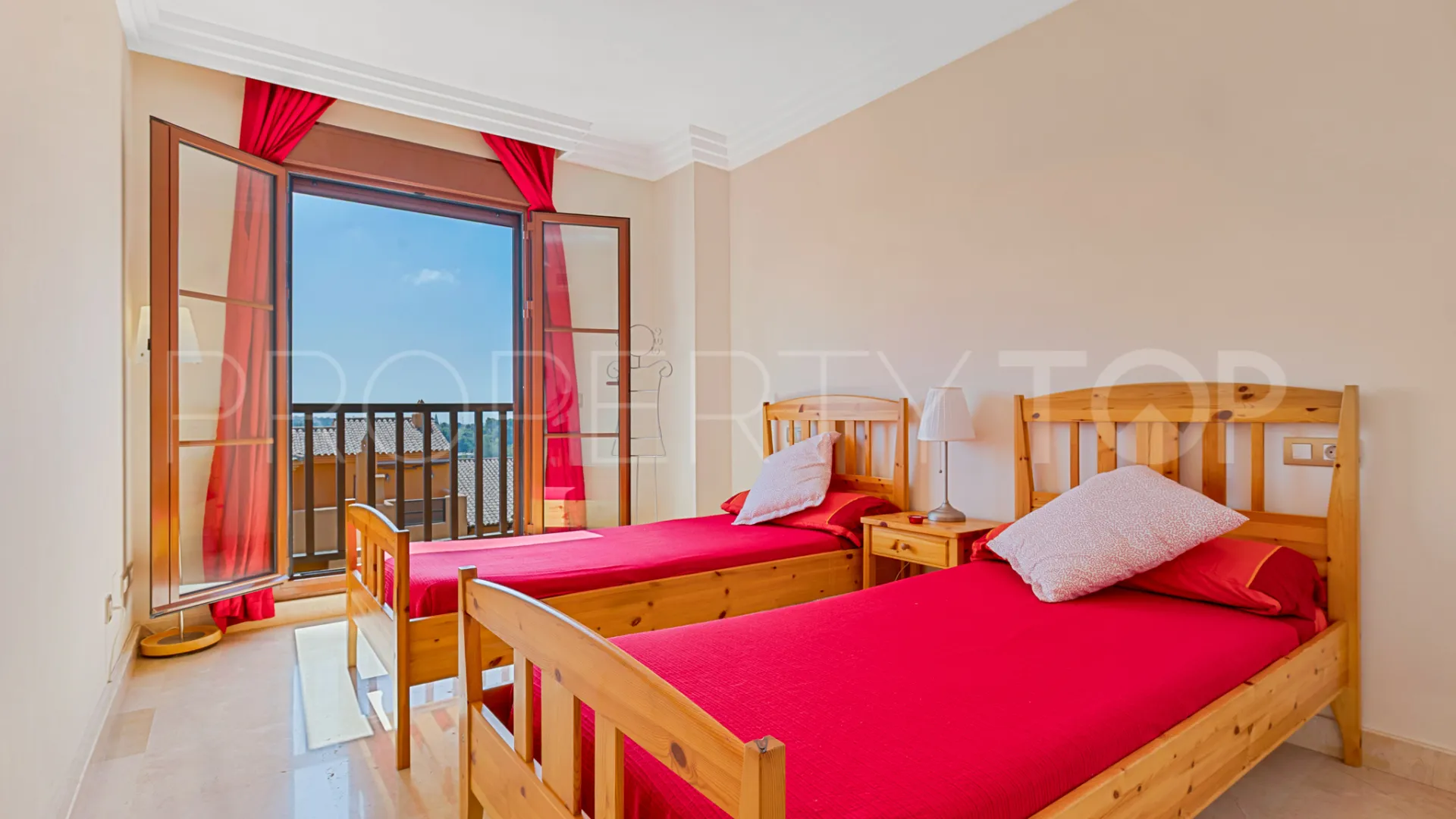 For sale Benahavis apartment with 2 bedrooms